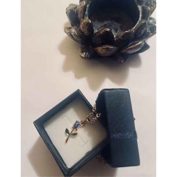 Blue AND GOLD ROSE NECKLACE - Picture 2 of 5
